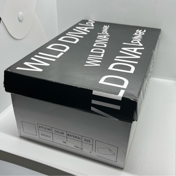 Faux Fur Moccasins *brand new* - Picture 4 of 5